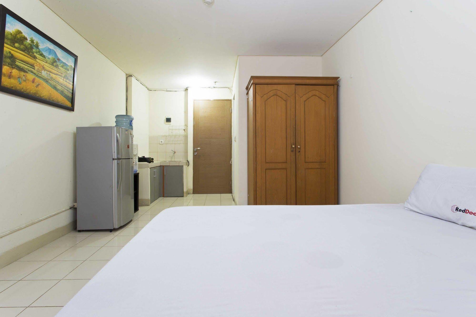 Reddoorz Apartment @ Pulo Gadung Τζακάρτα Εξωτερικό φωτογραφία